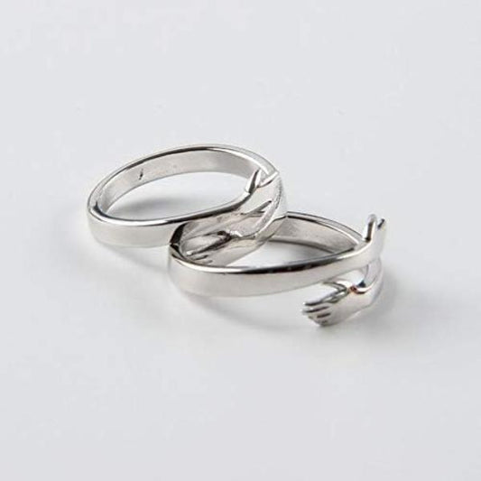 愛するカップルのハグとあなたの永遠の指輪が大好きです