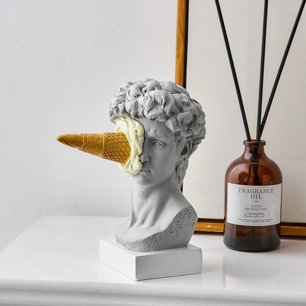 Eistüte David Statue
