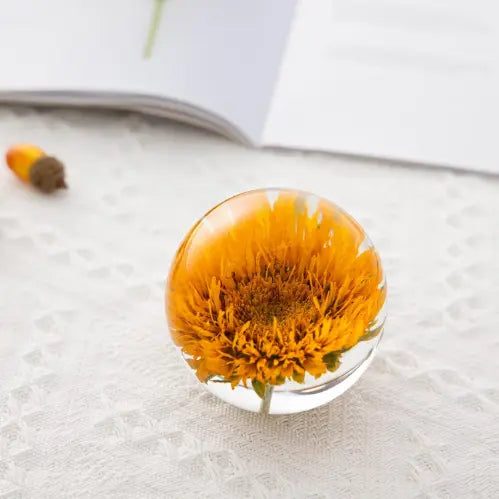 Ewige Sonnenblumenblüten Kristallkugel