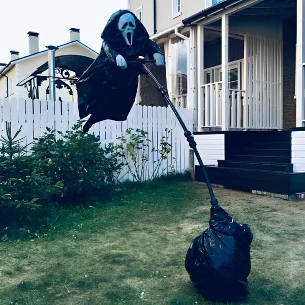 Mr Bone's Scream Scarecrow