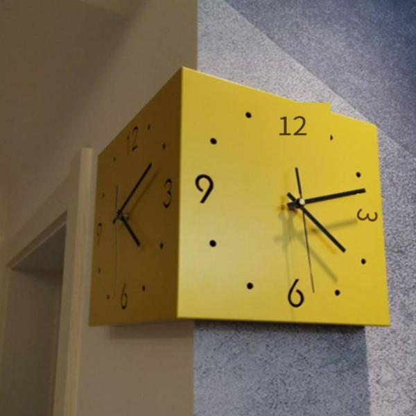 DOPPELSEITIGE ECKWANDUHR