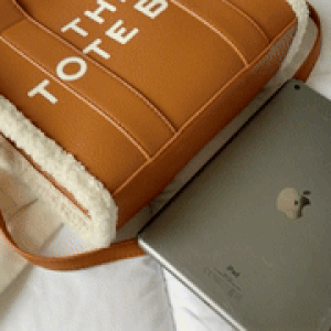 トートバッグ(ラムウール入りレザー)