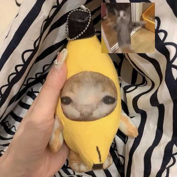 泣いているバナナ猫のぬいぐるみキーチェーン