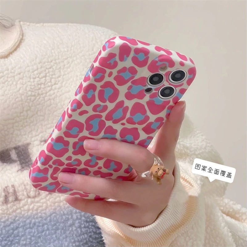 Pufferetui mit Leopardenmuster in Pink