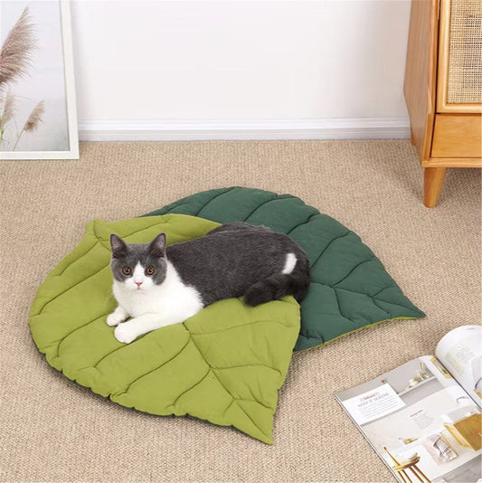 銀杏の葉型猫ベッド