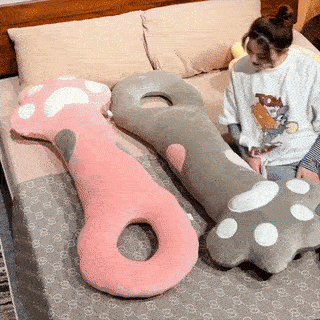 かわいい長い猫の足の全身枕